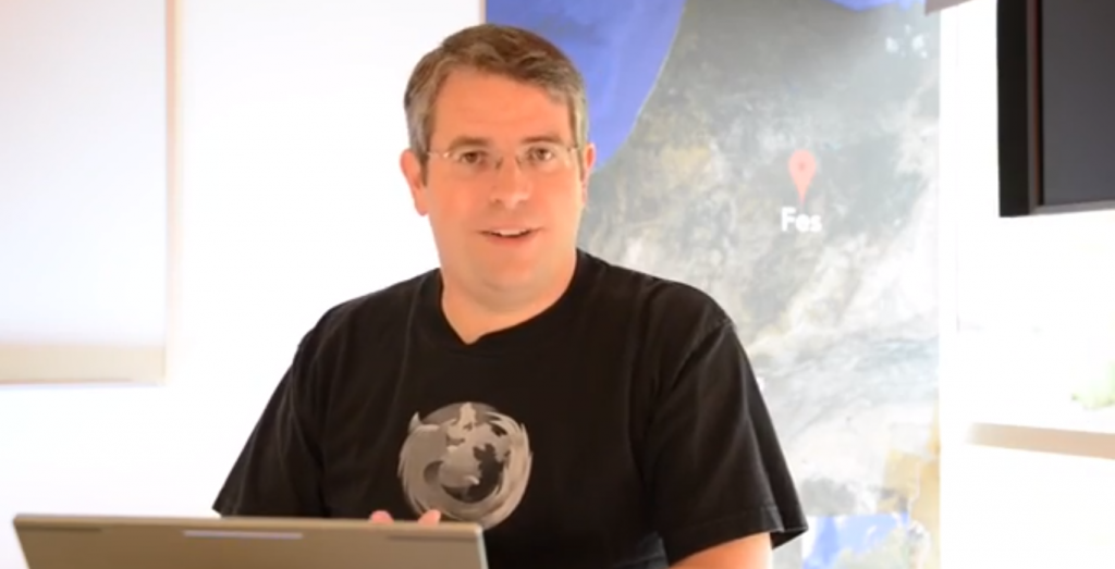 Matt Cutts talks about guest blogging in his latest Google Webmaster Help video. 